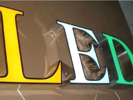 岑溪介绍LED招牌的基础知识。